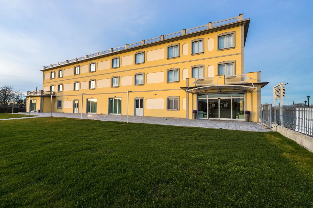 Hotel Rizzi Castel San Giovanni  Bagian luar foto